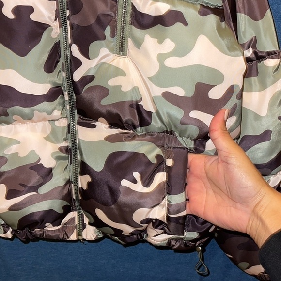 NWOT-Charlotte Russe camp puffer jacket - Picture 3 of 5